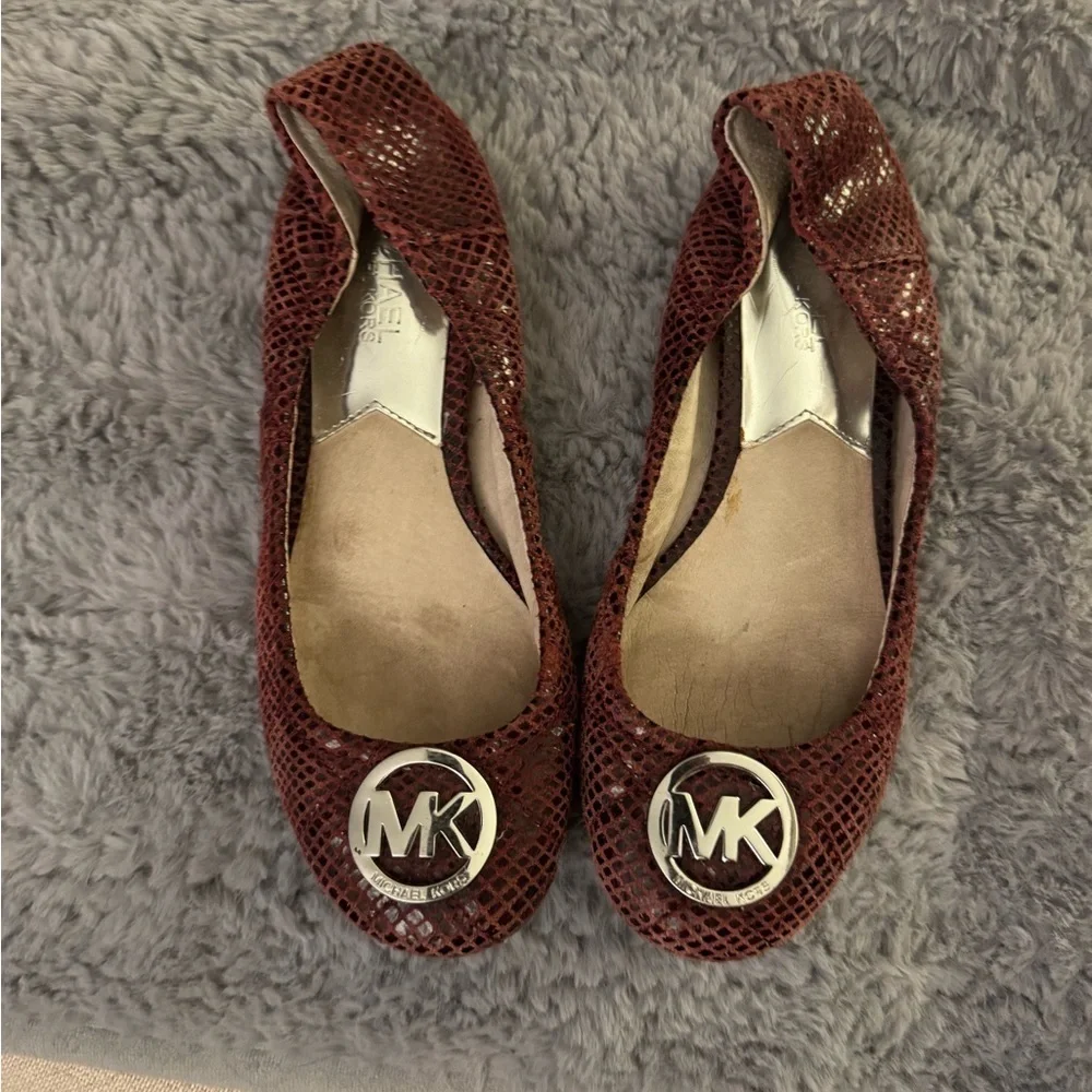 MICHAEL KORS Women's Fulton Burgundy Snakeskin Flats Size 7